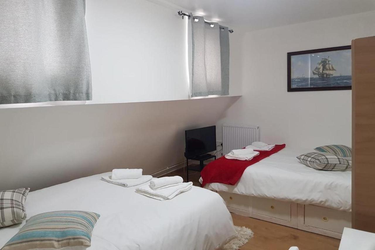 Oyo New City Lodge London Bagian luar foto